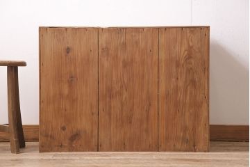 アンティーク家具　ストリップド(剥離)　昭和初期　三方ケヤキ材　前板のデザインが目を惹くチェスト(箪笥・引き出し)(R-039296)