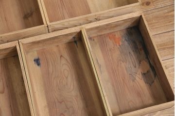 アンティーク家具　ストリップド(剥離)　昭和初期　三方ケヤキ材　前板のデザインが目を惹くチェスト(箪笥・引き出し)(R-039296)