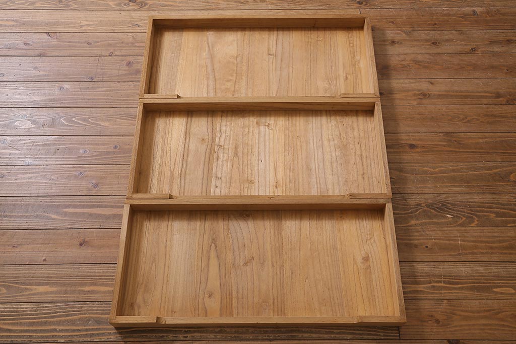 アンティーク家具　和製アンティーク　大正昭和初期　味わい深い総桐材に黒の金具が引き立つ重ね箪笥(衣装箪笥、引き出し、桐箪笥、桐たんす)(R-039302)