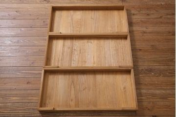 アンティーク家具　和製アンティーク　大正昭和初期　味わい深い総桐材に黒の金具が引き立つ重ね箪笥(衣装箪笥、引き出し、桐箪笥、桐たんす)(R-039302)