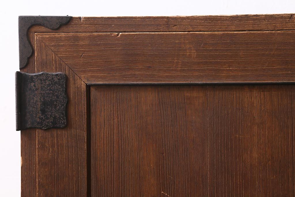 アンティーク家具　和製アンティーク　大正昭和初期　味わい深い総桐材に黒の金具が引き立つ重ね箪笥(衣装箪笥、引き出し、桐箪笥、桐たんす)(R-039302)