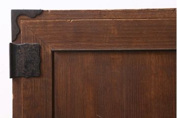 アンティーク家具　和製アンティーク　大正昭和初期　味わい深い総桐材に黒の金具が引き立つ重ね箪笥(衣装箪笥、引き出し、桐箪笥、桐たんす)(R-039302)