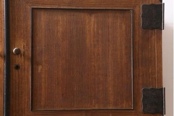 アンティーク家具　和製アンティーク　大正昭和初期　味わい深い総桐材に黒の金具が引き立つ重ね箪笥(衣装箪笥、引き出し、桐箪笥、桐たんす)(R-039302)