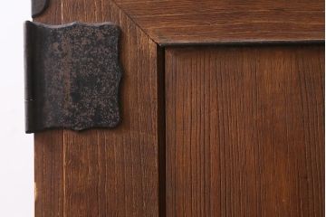 アンティーク家具　和製アンティーク　大正昭和初期　味わい深い総桐材に黒の金具が引き立つ重ね箪笥(衣装箪笥、引き出し、桐箪笥、桐たんす)(R-039302)