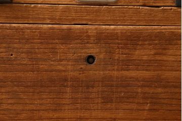 アンティーク家具　和製アンティーク　大正昭和初期　味わい深い総桐材に黒の金具が引き立つ重ね箪笥(衣装箪笥、引き出し、桐箪笥、桐たんす)(R-039302)