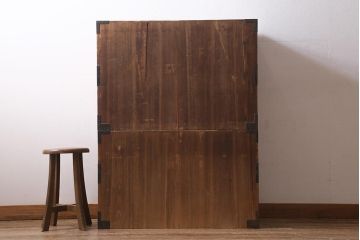 アンティーク家具　和製アンティーク　大正昭和初期　味わい深い総桐材に黒の金具が引き立つ重ね箪笥(衣装箪笥、引き出し、桐箪笥、桐たんす)(R-039302)