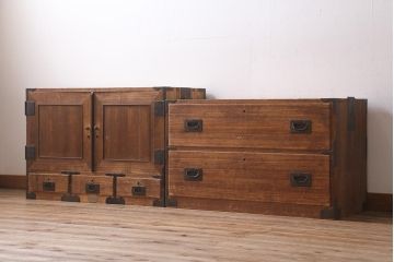 アンティーク家具　和製アンティーク　大正昭和初期　味わい深い総桐材に黒の金具が引き立つ重ね箪笥(衣装箪笥、引き出し、桐箪笥、桐たんす)(R-039302)