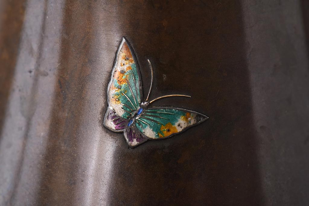 アンティーク雑貨　骨董　黄銅丸形金銀高彫七宝菊水花瓶(花器、金工)(R-039306)