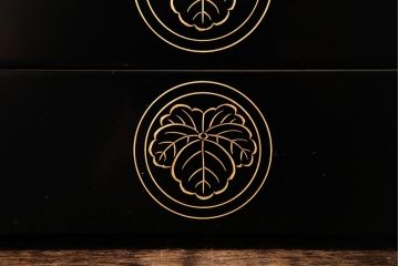 アンティーク雑貨　伝統工芸　輪島塗　漆塗り　共箱　蔦紋重箱・台付き(お重、重台、漆器)(R-039307)