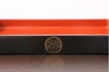 アンティーク雑貨　伝統工芸　輪島塗　漆塗り　共箱　蔦紋重箱・台付き(お重、重台、漆器)(R-039307)