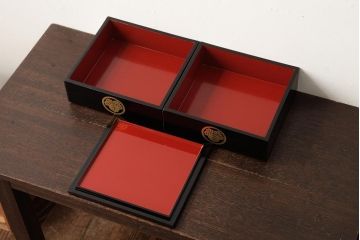 アンティーク雑貨　伝統工芸　輪島塗　漆塗り　共箱　蔦紋重箱・台付き(お重、重台、漆器)(R-039307)