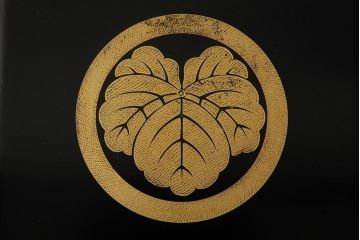 アンティーク雑貨　伝統工芸　輪島塗　漆塗り　共箱　蔦紋重箱・台付き(お重、重台、漆器)(R-039307)