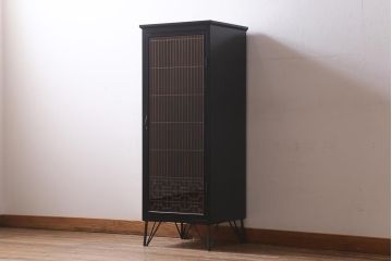 ラフジュ工房オリジナル　古建具リメイク　黒いペイントが組子細工を引き立てる鉄脚付き戸棚(書院戸、組子、収納棚)(R-039310)