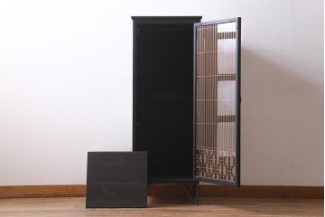ラフジュ工房オリジナル　古建具リメイク　黒いペイントが組子細工を引き立てる鉄脚付き戸棚(書院戸、組子、収納棚)(R-039310)