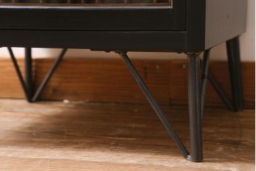 ラフジュ工房オリジナル　古建具リメイク　黒いペイントが組子細工を引き立てる鉄脚付き戸棚(書院戸、組子、収納棚)(R-039310)