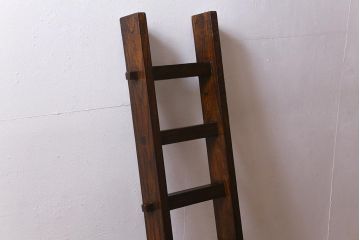 中古　民芸家具　浮造り仕上げが味わい深いラダー(はしご、梯子、立て掛けシェルフ)(R-039311)