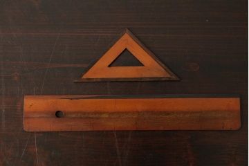 アンティーク雑貨　昭和レトロ　レア　木の風合いが楽しめる大きなサイズの三角定規6点セット(ディスプレイ雑貨)(R-039313)