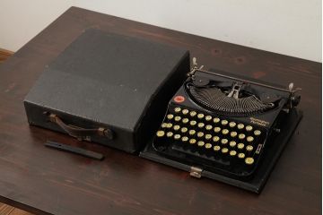 アンティーク雑貨　Remington(レミントン)　ポータブル　タイプライター　モデルB(ディスプレイ雑貨)(R-039314)