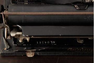 アンティーク雑貨　Remington(レミントン)　ポータブル　タイプライター　モデルB(ディスプレイ雑貨)(R-039314)