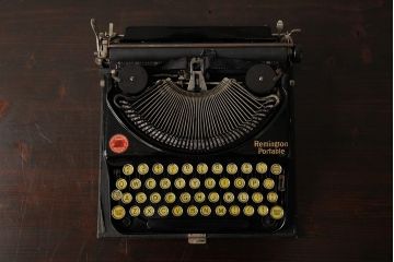 アンティーク雑貨　Remington(レミントン)　ポータブル　タイプライター　モデルB(ディスプレイ雑貨)(R-039314)