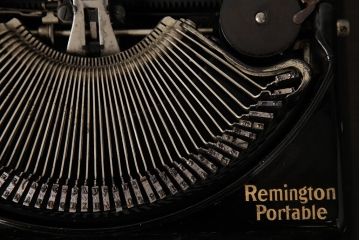アンティーク雑貨　Remington(レミントン)　ポータブル　タイプライター　モデルB(ディスプレイ雑貨)(R-039314)