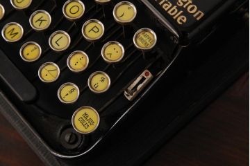 アンティーク雑貨　Remington(レミントン)　ポータブル　タイプライター　モデルB(ディスプレイ雑貨)(R-039314)