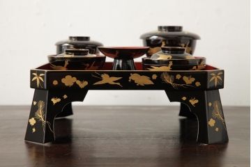 極上　本手家具師　田中屋常蔵　黒内朱　金蒔絵　鶴亀　松竹梅　木製　仏膳セット　漆器(R-039315)