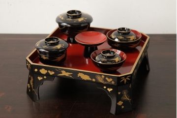 極上　本手家具師　田中屋常蔵　黒内朱　金蒔絵　鶴亀　松竹梅　木製　仏膳セット　漆器(R-039315)