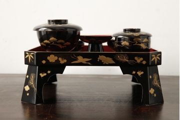 極上　本手家具師　田中屋常蔵　黒内朱　金蒔絵　鶴亀　松竹梅　木製　仏膳セット　漆器(R-039315)