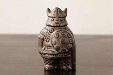 ヴィンテージ雑貨　北欧ビンテージ　Upsala Ekeby(ウプサラ・エクビー)社　Taisto Kaasinenデザイン　Viking　フィギア(置き物、ディスプレイ雑貨)(R-039316)