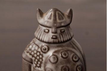 ヴィンテージ雑貨　北欧ビンテージ　Upsala Ekeby(ウプサラ・エクビー)社　Taisto Kaasinenデザイン　Viking　フィギア(置き物、ディスプレイ雑貨)(R-039316)