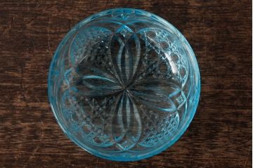 アンティーク雑貨　昭和初期　爽やかな水色が素敵なプレスガラスのキャンディーポット(蓋付き器、小物入れ)(R-039320)
