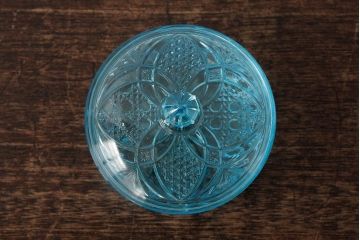 アンティーク雑貨　昭和初期　爽やかな水色が素敵なプレスガラスのキャンディーポット(蓋付き器、小物入れ)(R-039320)