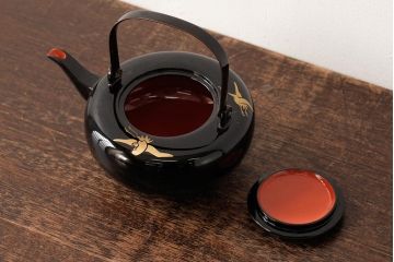 アンティーク雑貨　和製アンティーク　木製　鶴図柄　銚子(漆器、急須)(R-039321)