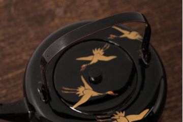 アンティーク雑貨　和製アンティーク　木製　鶴図柄　銚子(漆器、急須)(R-039321)