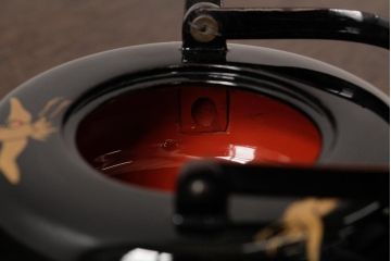 アンティーク雑貨　和製アンティーク　木製　鶴図柄　銚子(漆器、急須)(R-039321)
