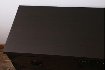 中古美品　工芸家具　南部箪笥　天板リメイク・栗材　威風堂々とした佇まいが魅力のローチェスト(衣装箪笥、引き出し、テレビボード、テレビ台)(R-039326)