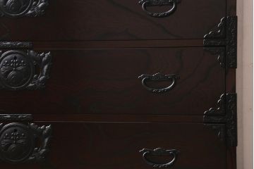 中古美品　工芸家具　南部箪笥　天板リメイク・栗材　威風堂々とした佇まいが魅力のローチェスト(衣装箪笥、引き出し、テレビボード、テレビ台)(R-039326)
