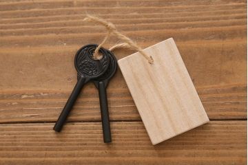 中古美品　工芸家具　南部箪笥　天板リメイク・栗材　威風堂々とした佇まいが魅力のローチェスト(衣装箪笥、引き出し、テレビボード、テレビ台)(R-039326)