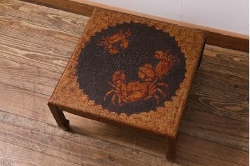アンティーク家具　津軽塗(唐塗、変わり塗り)　螺鈿散し　蟹の図が目を引く座卓(ローテーブル)(R-039328)