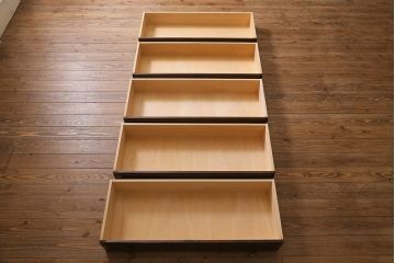 中古　北海道民芸家具　#530　和洋どちらのお部屋にも馴染みやすい戸棚付き整理タンス(衣装箪笥・重ねタンス)(R-039330)