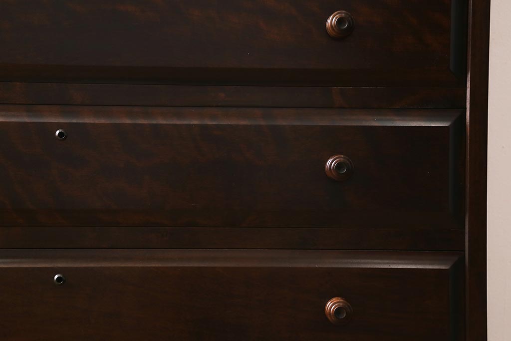 中古　北海道民芸家具　#530　和洋どちらのお部屋にも馴染みやすい戸棚付き整理タンス(衣装箪笥・重ねタンス)(R-039330)