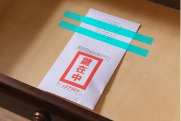 中古　北海道民芸家具　#530　和洋どちらのお部屋にも馴染みやすい戸棚付き整理タンス(衣装箪笥・重ねタンス)(R-039330)