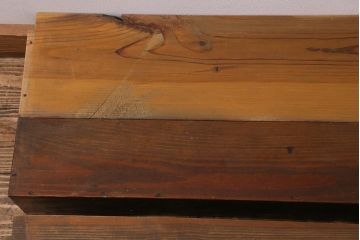 アンティーク雑貨　和製アンティーク　重ねて階段式になる木製ディスプレイ棚2個セット(飾り棚、花台)(R-039333)