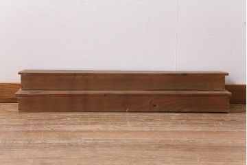 アンティーク雑貨　和製アンティーク　重ねて階段式になる木製ディスプレイ棚2個セット(飾り棚、花台)(R-039334)