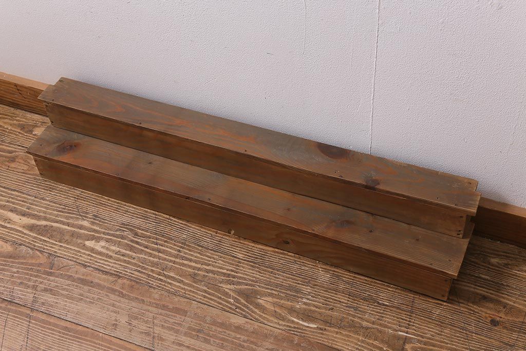 アンティーク雑貨　和製アンティーク　重ねて階段式になる木製ディスプレイ棚2個セット(飾り棚、花台)(R-039334)