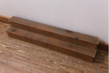 アンティーク雑貨　和製アンティーク　重ねて階段式になる木製ディスプレイ棚2個セット(飾り棚、花台)(R-039334)