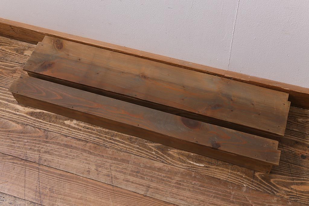 アンティーク雑貨　和製アンティーク　重ねて階段式になる木製ディスプレイ棚2個セット(飾り棚、花台)(R-039334)