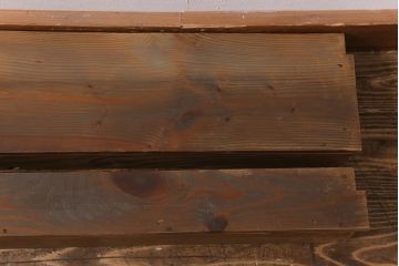 アンティーク雑貨　和製アンティーク　重ねて階段式になる木製ディスプレイ棚2個セット(飾り棚、花台)(R-039334)