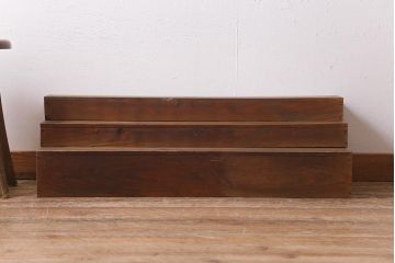 アンティーク雑貨　和製アンティーク　重ねて階段式になる木製ディスプレイ棚3個セット(飾り棚、花台)(R-039335)